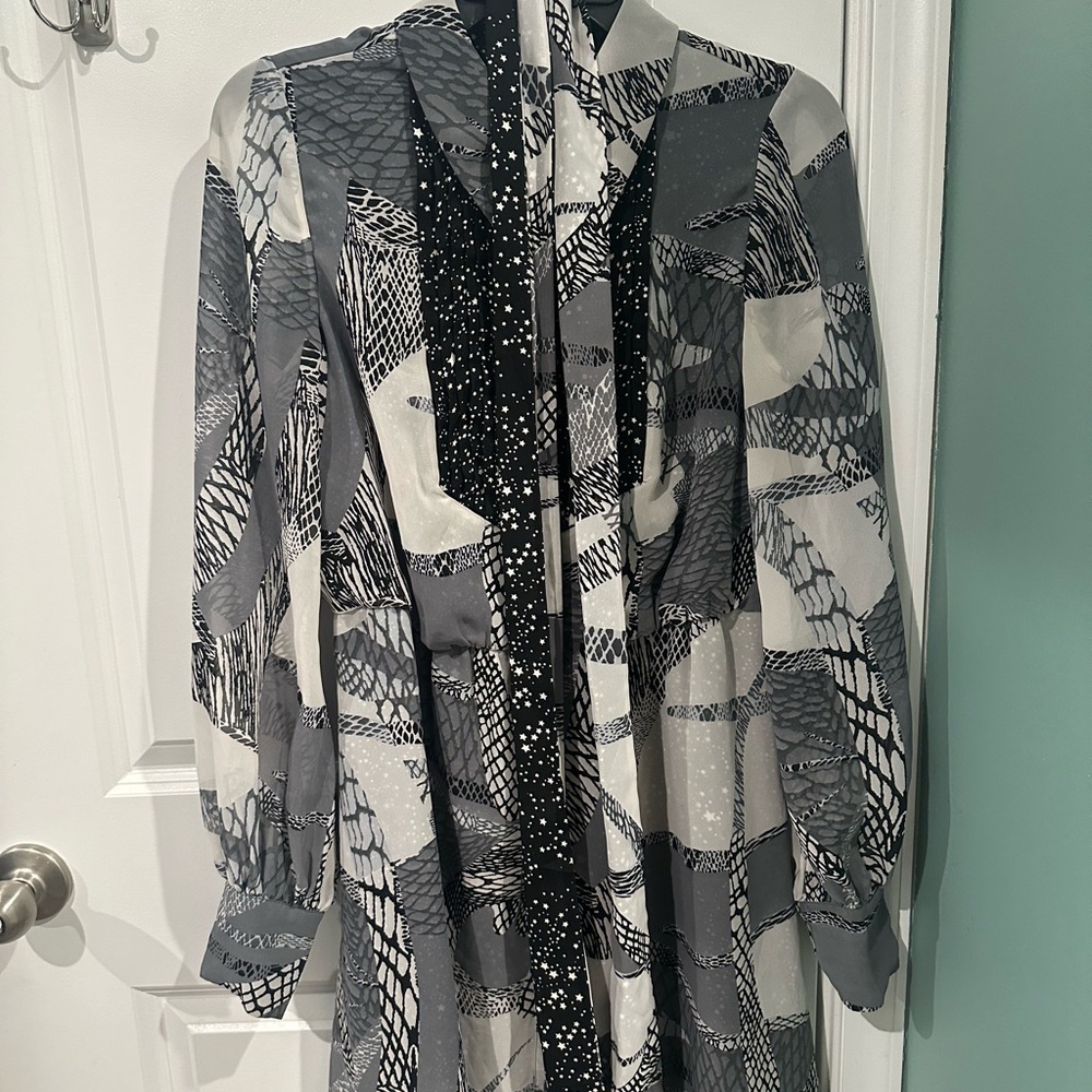 Kirna Zabete Black and Gray Star Patterned Dress - Picture 5 of 10